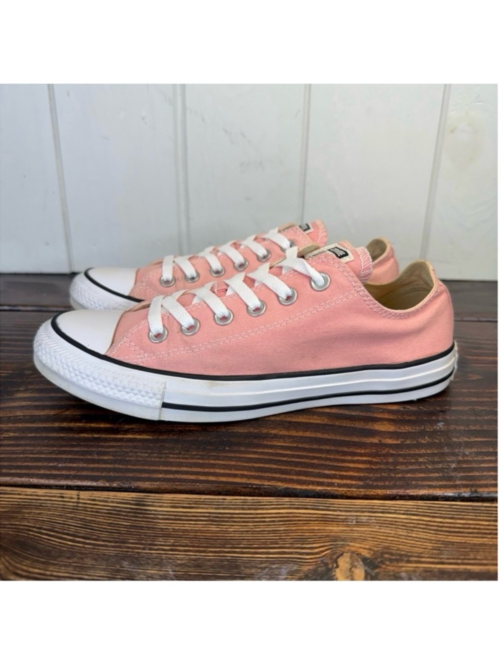 Converse All Star Low Top Sneakers – Pink – Women’s Size 8 / Men’s 6